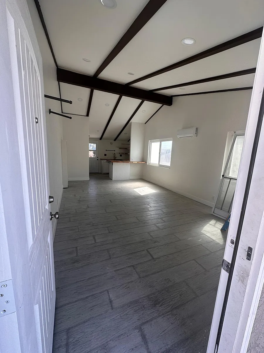 Building Photo - 4391 Green Ave #B