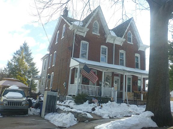 3rd image of 229 N Penn St