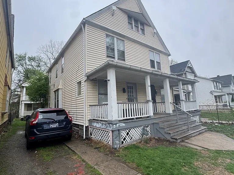 632 E 101st St — Photo 3