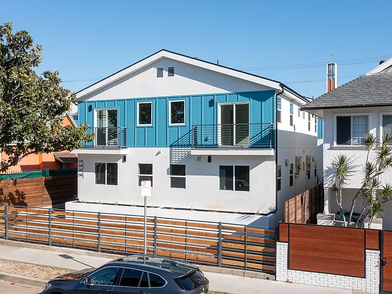3 & 4 Bed 2-Story Townhomes with Covered Parking Spots Available! — Photo 2