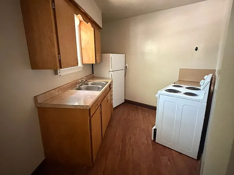 505 Crater Lake Pkwy — Photo 3