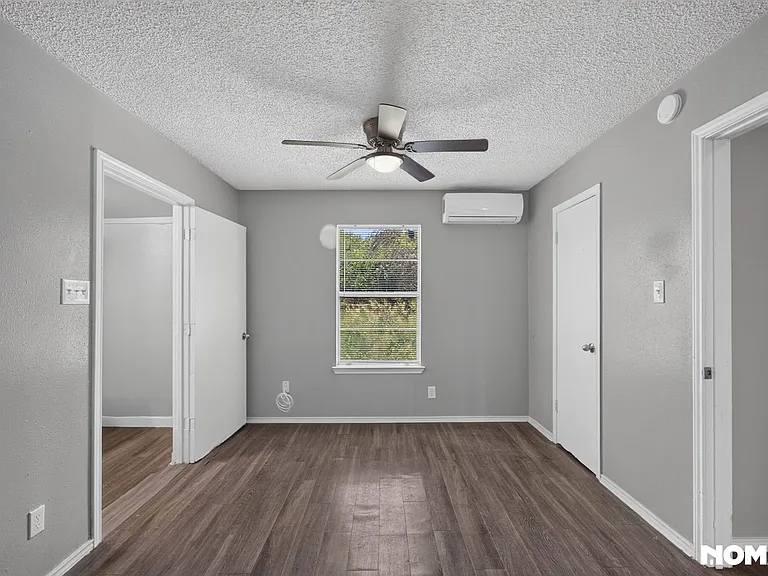 2206 Colima St — Photo 10