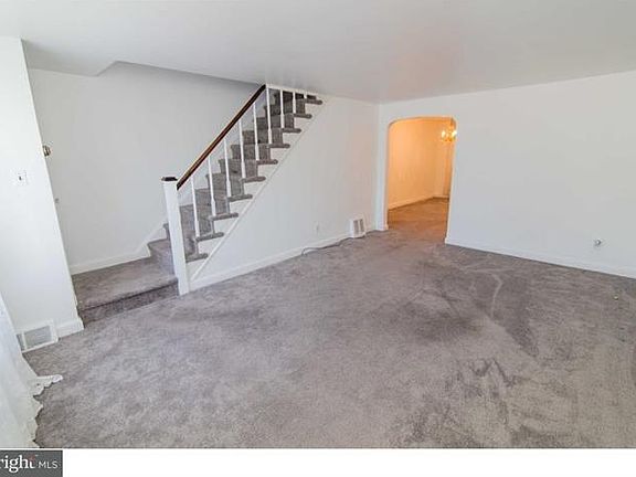 4th image of 332 Westmont Dr