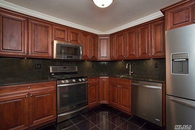 2nd image of 147 Briarlane Walk #123