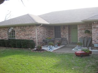 410 Meadow View Dr, Cleburne, TX 76033