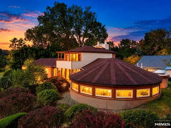 387 Spring Valley Road, Paramus, NJ 07652