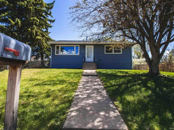 922 Canby St, Laramie, WY 82072