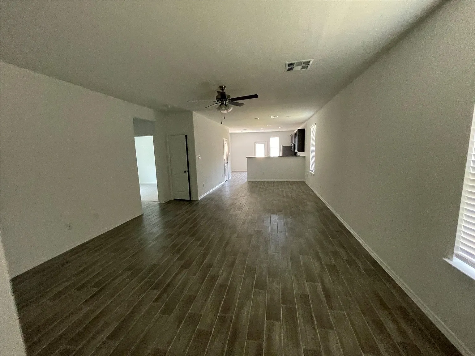 3 bed, 2.0 bath, 1548 sqft, $1,895 — Photo 2