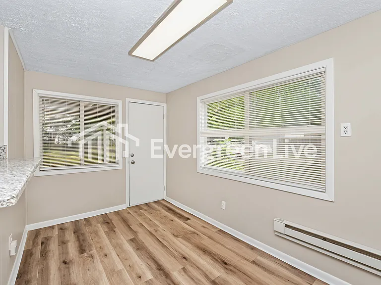 1796 Beaconwood Ave — Photo 4