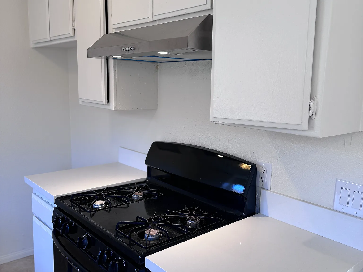 2 bed, 998 sqft, $2,096 — Photo 2