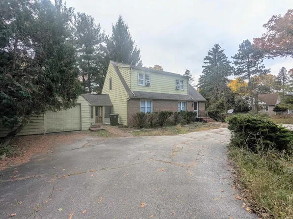 52373 Kenilworth Rd, South Bend, IN 46637