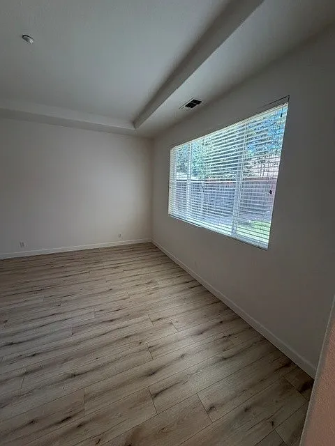 4 bed, 1985 sqft, $3,100 — Photo 4