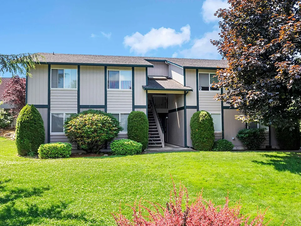 9910-9911 132nd Street Ct E