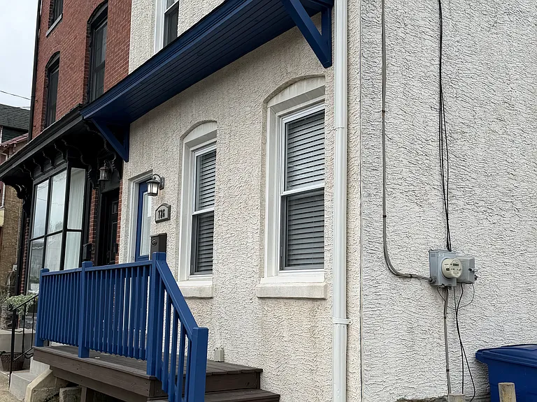 726 E Hector St — Photo 3