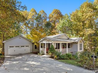 4 Summer Savory Ct, Flat Rock, NC 28731