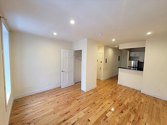 2nd image of 420 E 78th St #4X