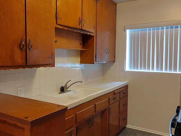 1016 N Orange Grove Ave #9 — Photo 8