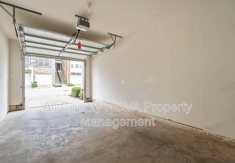 3546 Carriage Walk Ln #47-D — Photo 22