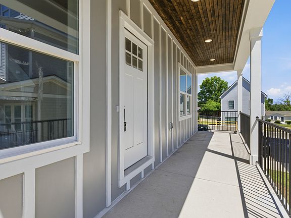 4th image of 1121 Lawrence Ave #3