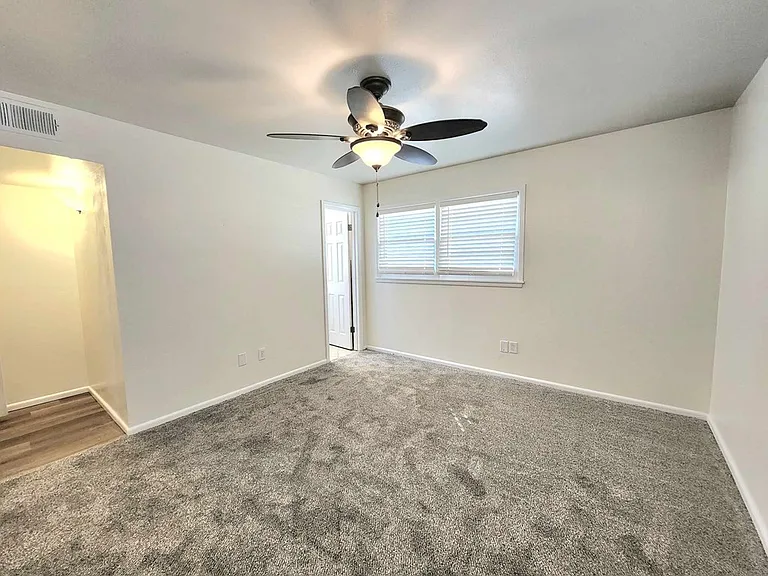 2905 Byron Ave — Photo 21