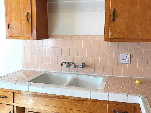 4th image of 623 3rd Ave APT C