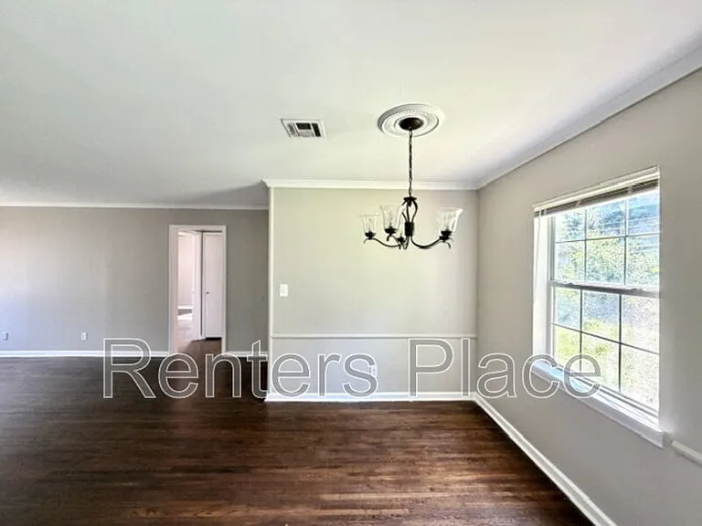 1428 E 52nd St — Photo 5