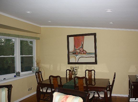 5th image of 519 Queen St