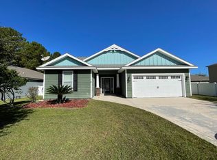 203 Waters Edge Dr, Kingsland, GA 31548