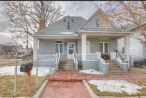 522 E 1st St #B Photo 1