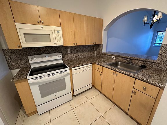 5th image of 1270 SE 28th Ct #2040