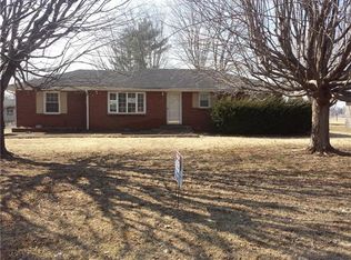811 S Broadway St, Portland, TN 37148