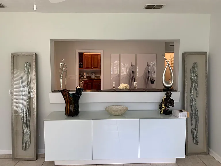 341 Kings Way — Photo 3
