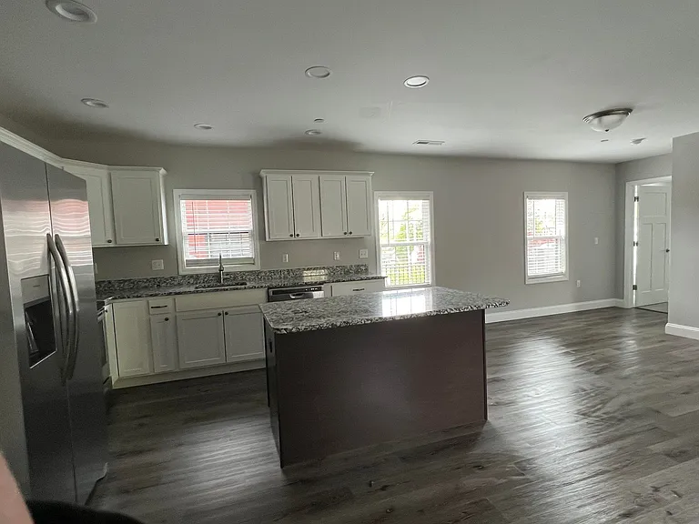904 Campbell St — Photo 8