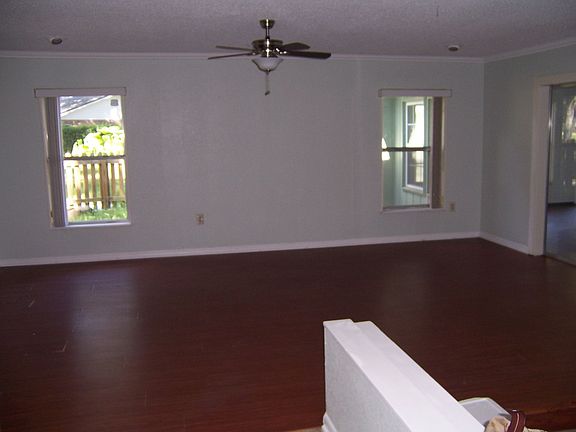 3rd image of 225 Ash Ln