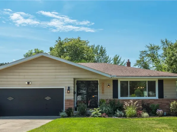 32580 Arlesford Dr, Solon, OH 44139