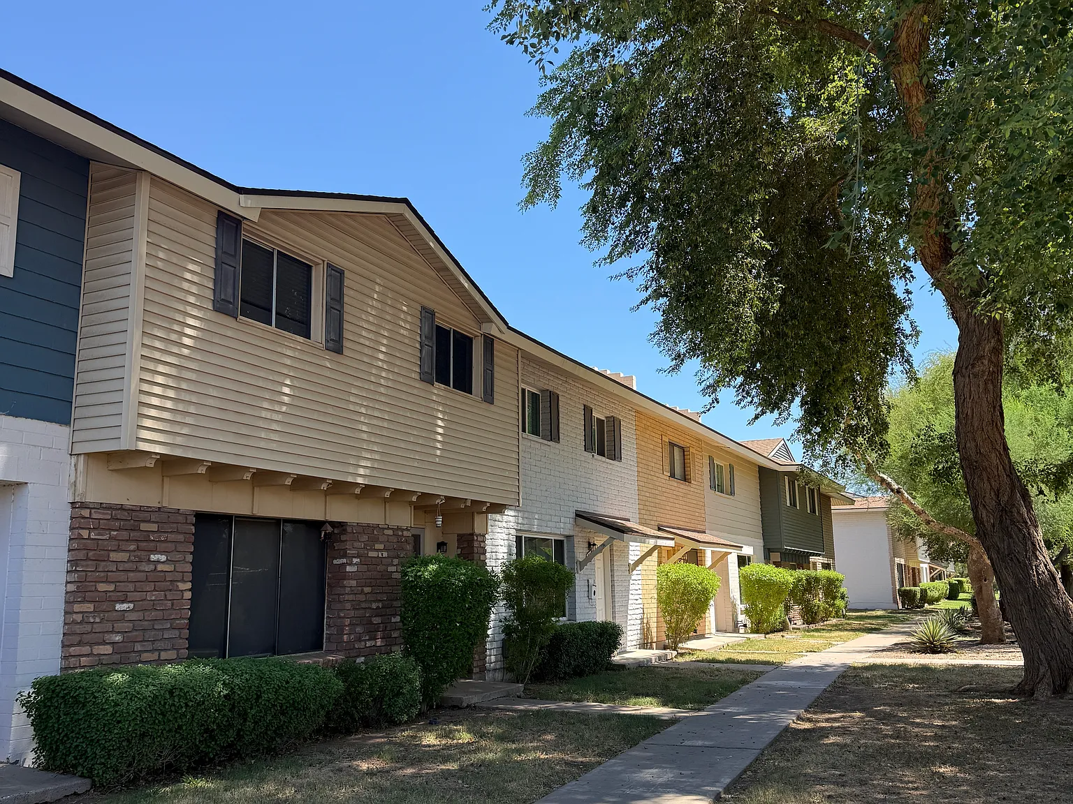 3 bed, 2.5 bath, 1584 sqft, $1,700 — Photo 2