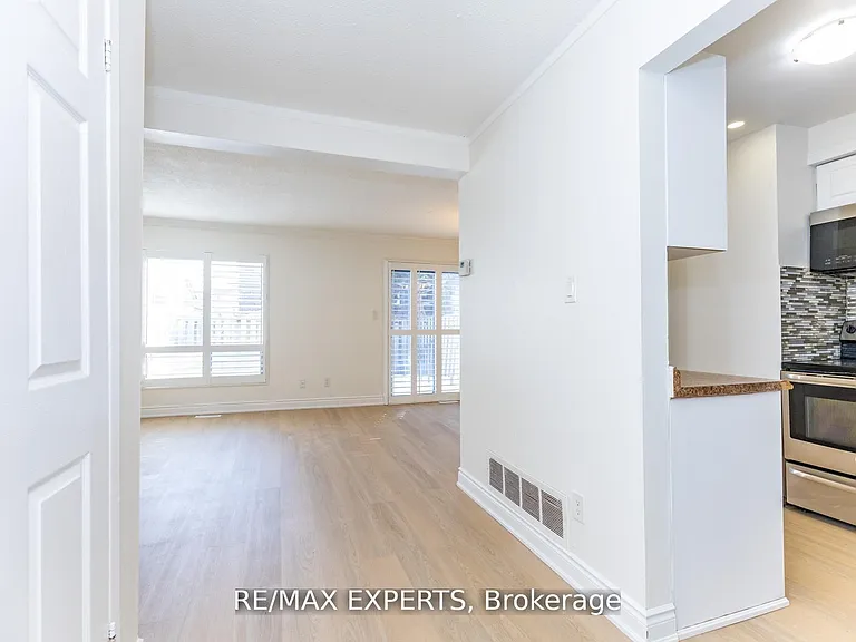 31 Carleton Pl — Photo 5