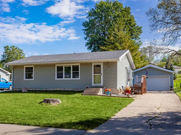 704 S Buxton St, Indianola, IA 50125