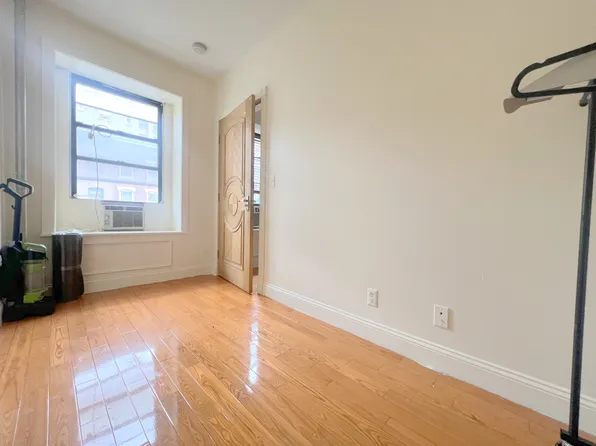 126 Lexington Avenue image 3 of 6