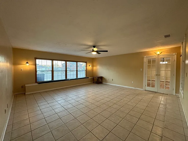 2312 Guy Cir — Photo 4