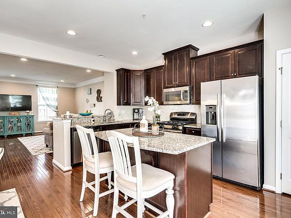 4th image of 709 Apple Orchard Dr