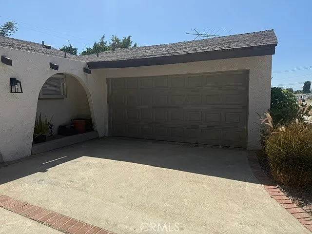 5 bed, 2.5 bath, 1618 sqft, $4,690 — Photo 3