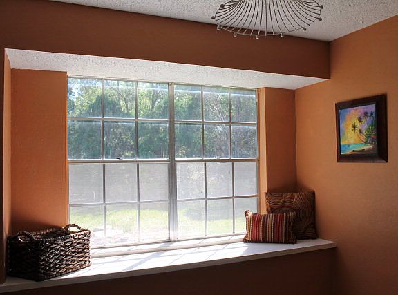 4th image of 1010 Clover Cir