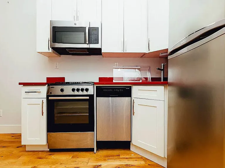 182 Suydam St #2R — Photo 2