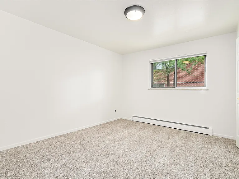 850 W Chenango Ave — Photo 10