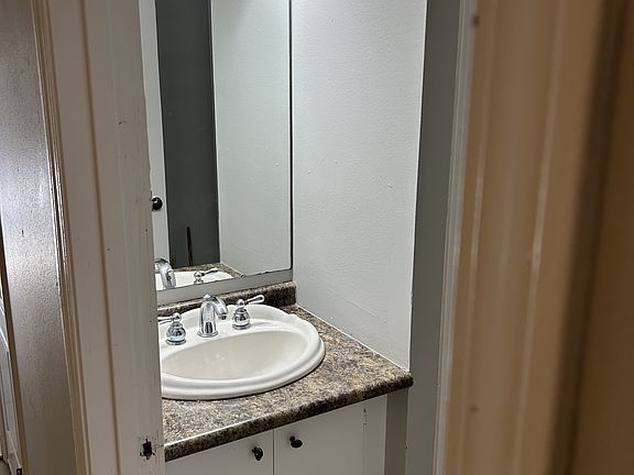 4th image of 300 Elks Cv APT 3