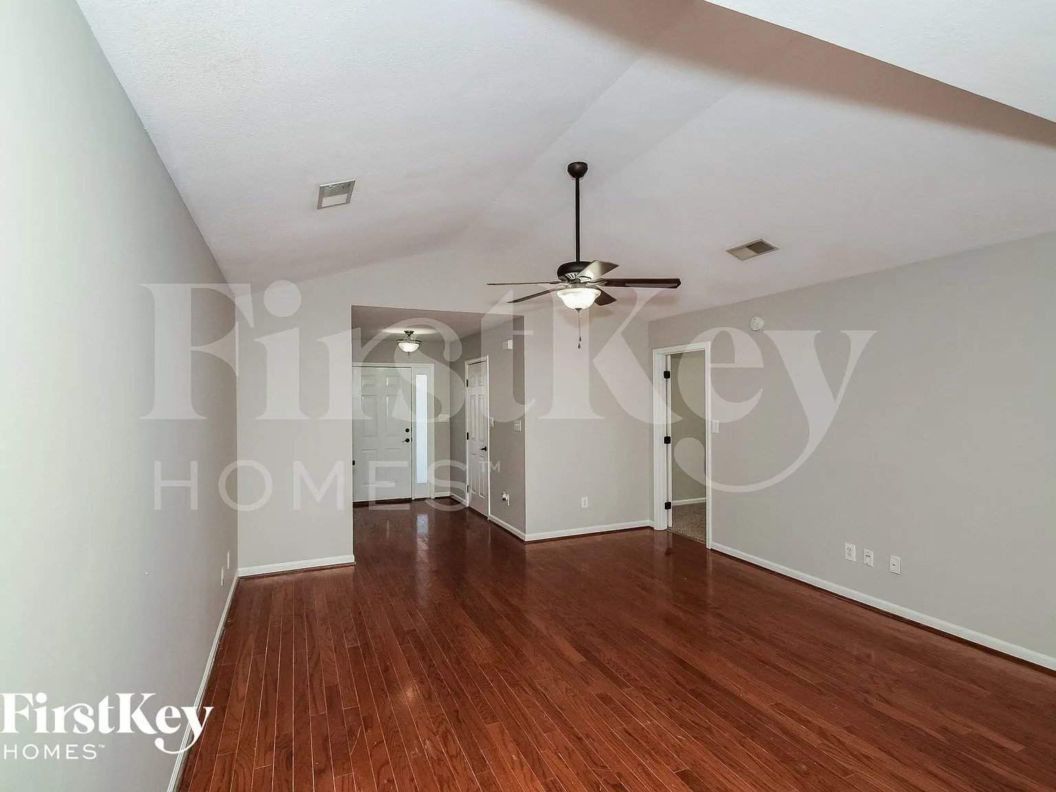 3 bed, 2.0 bath, 1293 sqft, $1,820 — Photo 3