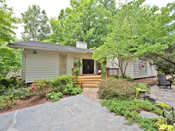 27 Heritage Ct, Clover, SC 29710