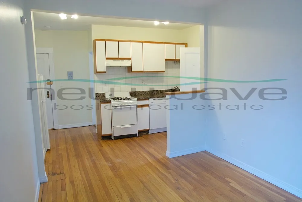 2 bed, 999 sqft, $3,800 — Photo 3