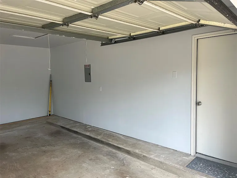 1806 Dublin Dr — Photo 33